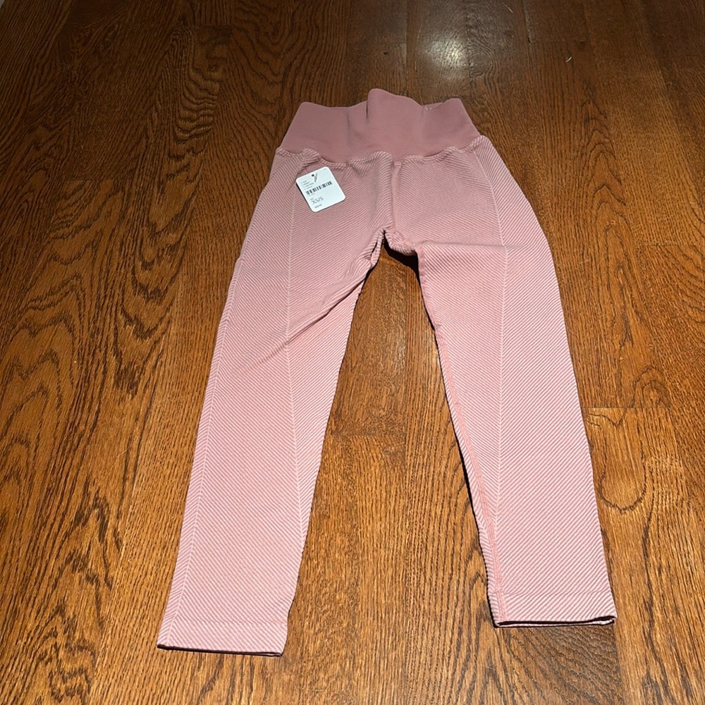 NWT FP MOVEMENT LEGGINGS SIZE XS/S - Picture 1 of 7